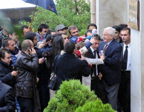 Kare kare Emekli Orgeneral Çevik Bir