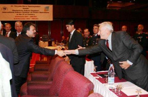 Kare kare Emekli Orgeneral Çevik Bir