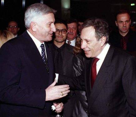 Kare kare Emekli Orgeneral Çevik Bir