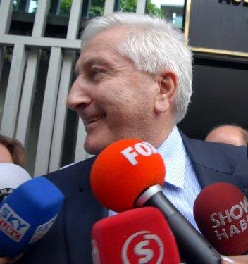 Kare kare Emekli Orgeneral Çevik Bir