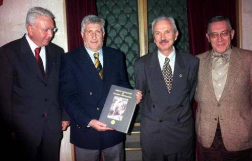 Kare kare Emekli Orgeneral Çevik Bir