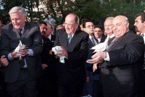 Kare kare Emekli Orgeneral Çevik Bir