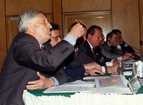 Kare kare Emekli Orgeneral Çevik Bir