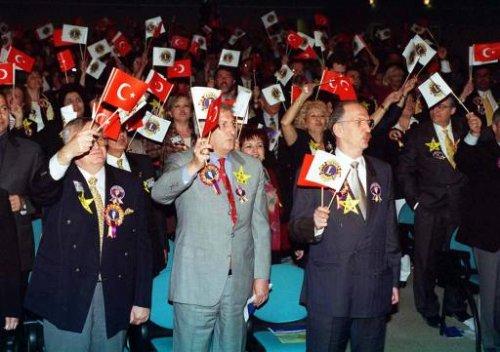 Kare kare Emekli Orgeneral Çevik Bir