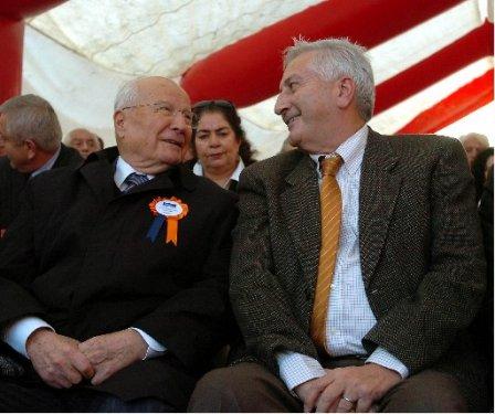 Kare kare Emekli Orgeneral Çevik Bir