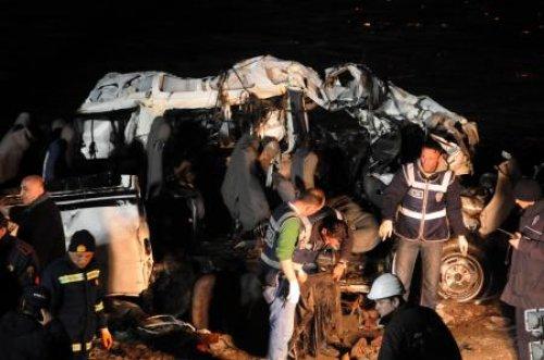 Filyos Çayı'na düşen kayıp minibüs bulundu - Resim 7