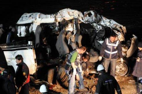 Filyos Çayı'na düşen kayıp minibüs bulundu - Resim 5