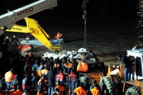 Filyos Çayı'na düşen kayıp minibüs bulundu - Resim 2