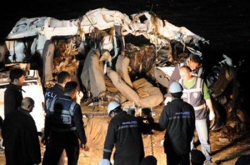 Filyos Çayı'na düşen kayıp minibüs bulundu - Resim 4