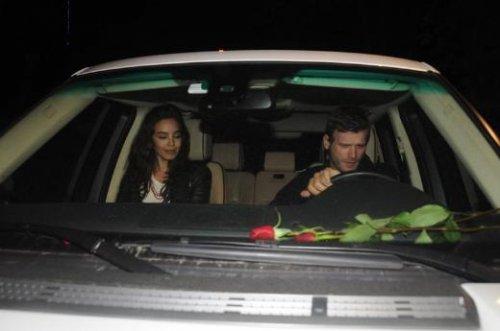 Azra Akın, Kıvanç Tatlıtuğ ve güller