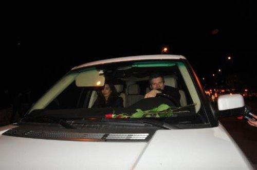 Azra Akın, Kıvanç Tatlıtuğ ve güller