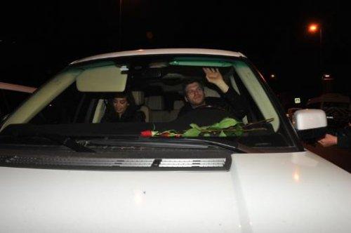 Azra Akın, Kıvanç Tatlıtuğ ve güller