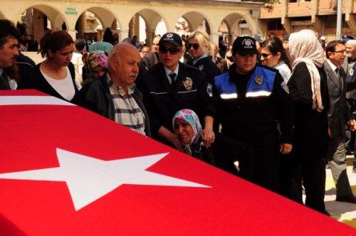 Şehit polis Ali Karakış son yolculuğuna uğurlandı - Resim 8