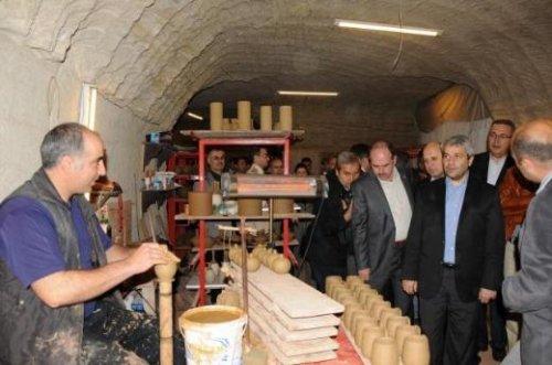 Bakan Ergün şalvar giyip çanak çömlek yaptı - Resim 8
