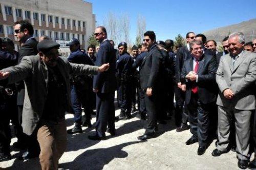 İçişleri Bakanı'ndan şaşırtan hareket - Resim 3