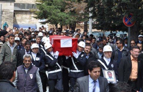 Şehit polis Ali Karakış son yolculuğuna uğurlandı - Resim 7