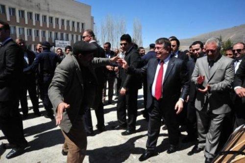 İçişleri Bakanı'ndan şaşırtan hareket - Resim 4