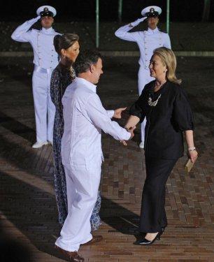 Hillary Clinton alemlere aktı - Resim 4
