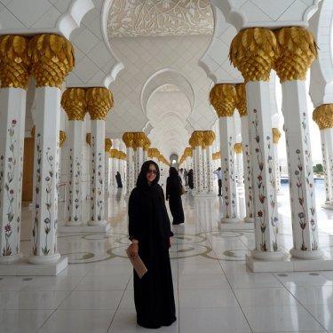 Hadise Abu Dhabi'de kara çarşaf giydi - Resim 3