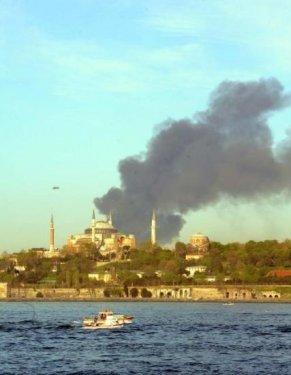 İstanbul Zeytinburnu'nda tekstil fabrikası yangını - Resim 19