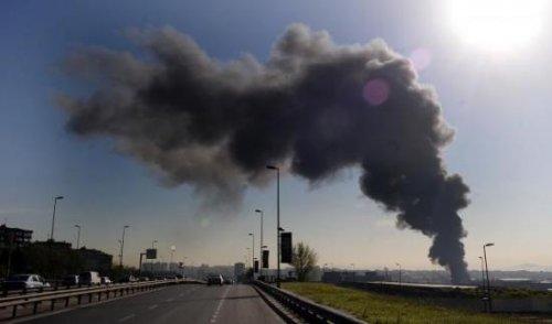 İstanbul Zeytinburnu'nda tekstil fabrikası yangını - Resim 9