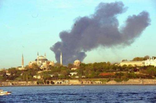 İstanbul Zeytinburnu'nda tekstil fabrikası yangını - Resim 14