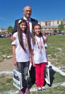 Kaymakam türbanlı öğretmenle fotoğraf çektirmedi