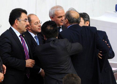 Akdağ ile MHP'li Vural Meclis'te fena kapıştı