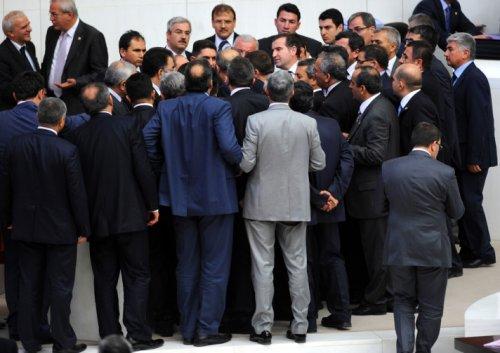 Akdağ ile MHP'li Vural Meclis'te fena kapıştı