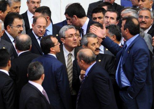 Akdağ ile MHP'li Vural Meclis'te fena kapıştı