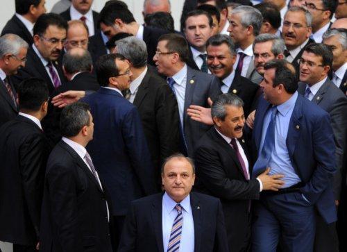 Akdağ ile MHP'li Vural Meclis'te fena kapıştı