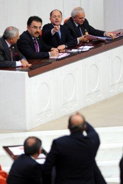 Akdağ ile MHP'li Vural Meclis'te fena kapıştı