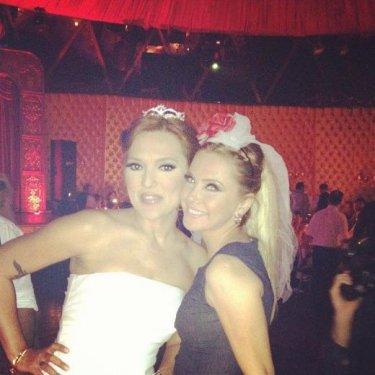 Demet Akalın kına gecesi - Resim 22