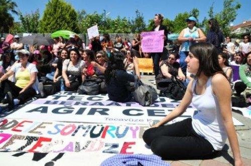 Tecavüz davasında 8 beraat isyan ettirdi - Resim 1