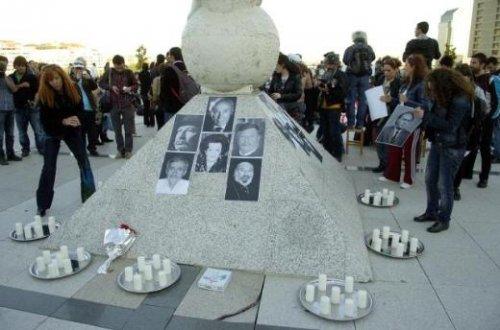 Tiyatrocular eylemde