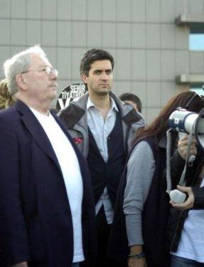 Tiyatrocular eylemde