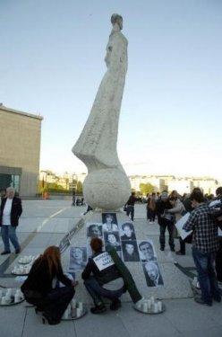 Tiyatrocular eylemde