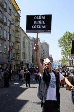 1 Mayıs pankartları