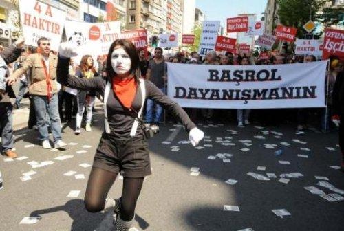 1 Mayıs pankartları