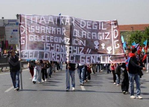 1 Mayıs pankartları