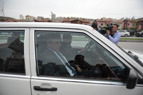 Devlet Bahçeli açılışa özel arabasıyla geldi - Resim 1