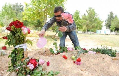 Uğur Acar Atilla Kavdır'ın mezarını ziyaret etti - Resim 1