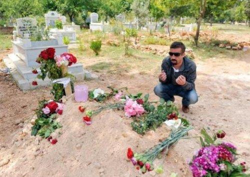 Uğur Acar Atilla Kavdır'ın mezarını ziyaret etti - Resim 3