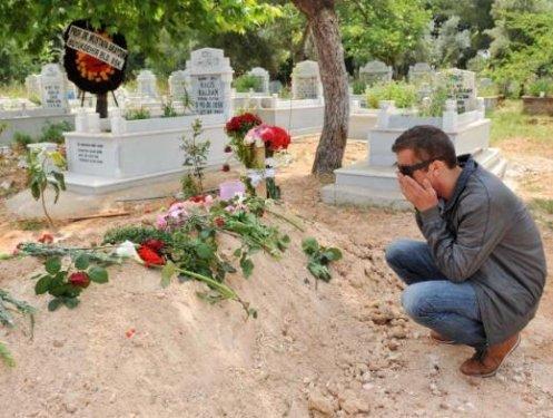 Uğur Acar Atilla Kavdır'ın mezarını ziyaret etti - Resim 5
