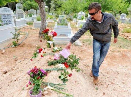 Uğur Acar Atilla Kavdır'ın mezarını ziyaret etti - Resim 9