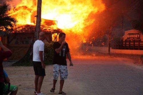 Survivor Adası'nda korkutan yangın  - Resim 2
