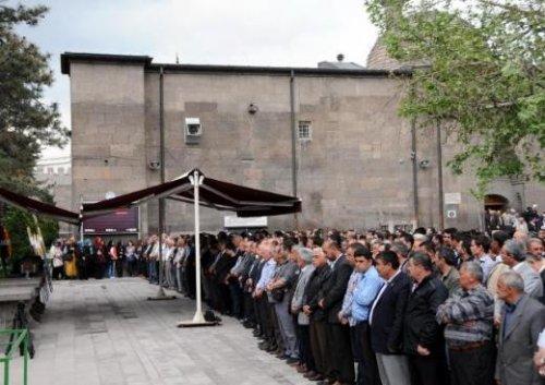 Yönetmen Seyfi Teoman'ın cenazesi