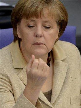 Angela Merkel fena yakalandı