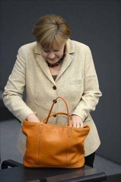 Angela Merkel fena yakalandı