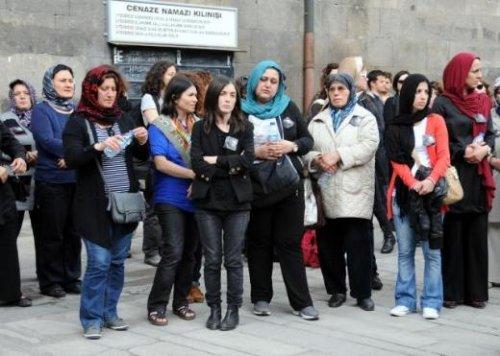 Yönetmen Seyfi Teoman'ın cenazesi